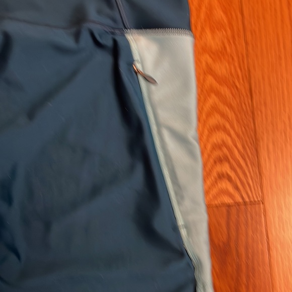 Under Armour women’s cropped leggings XL back zip pocket Heatgear compression - Picture 5 of 8